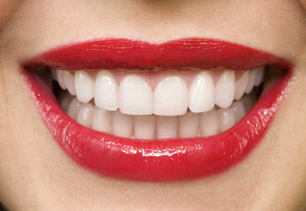 Dantų protezavimas – galimybė efektyviai atkurti pažeistus dantis