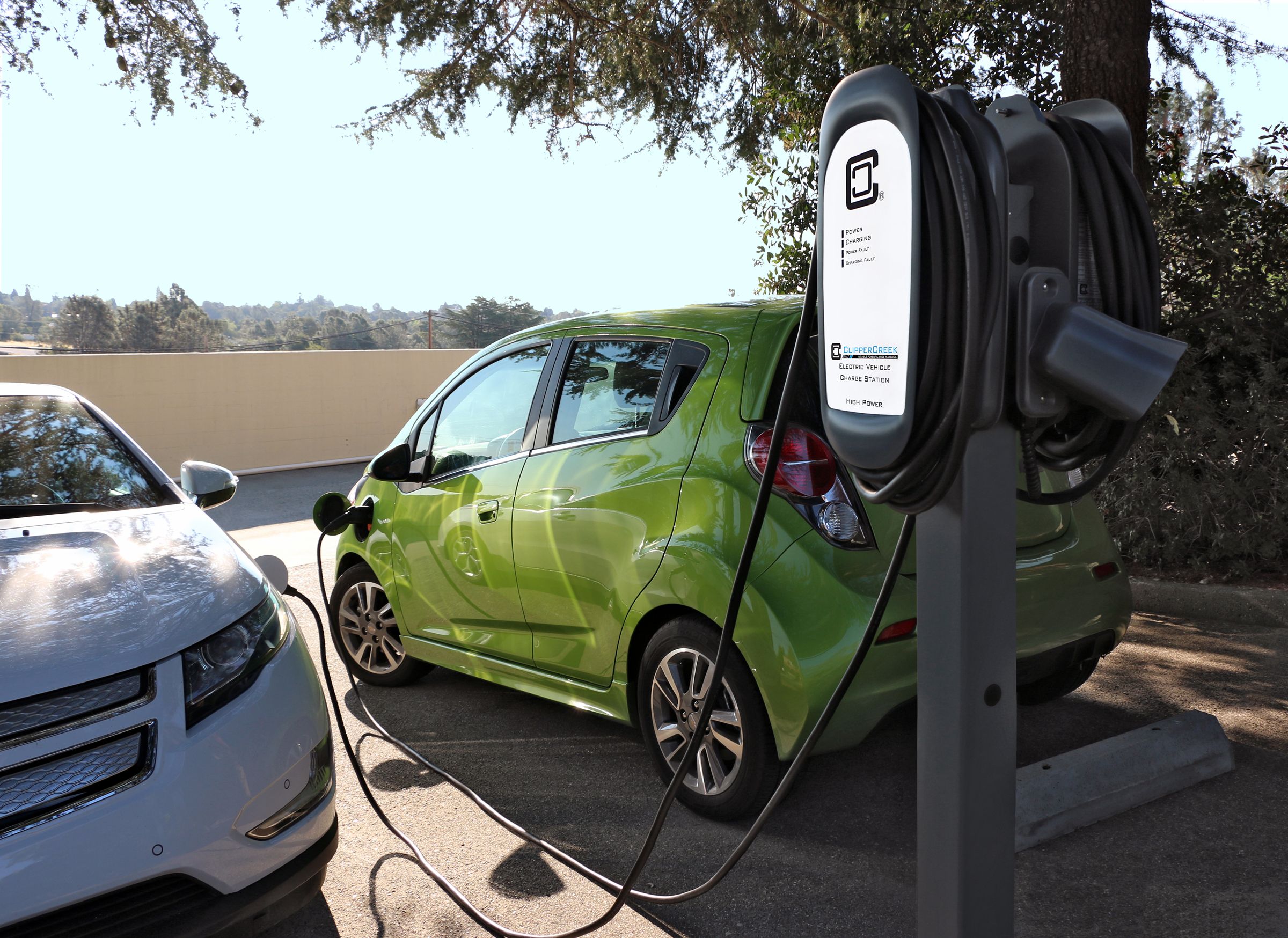 Danpower dovanoja 100 elektrinių įkrovimo stotelių Lietuvos savivaldybėms